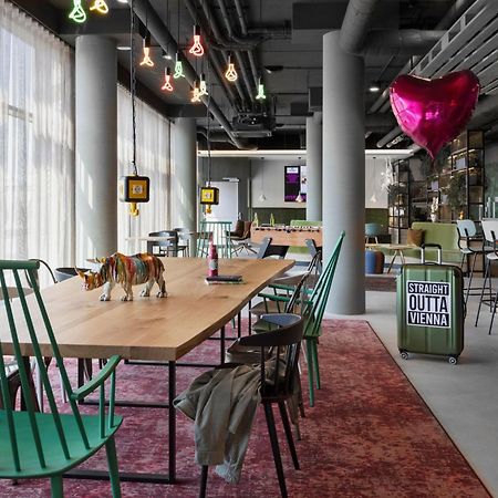 Moxy Vienna City East Экстерьер фото