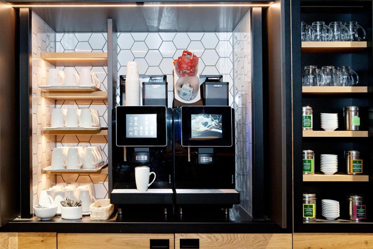 Moxy Vienna City East Экстерьер фото