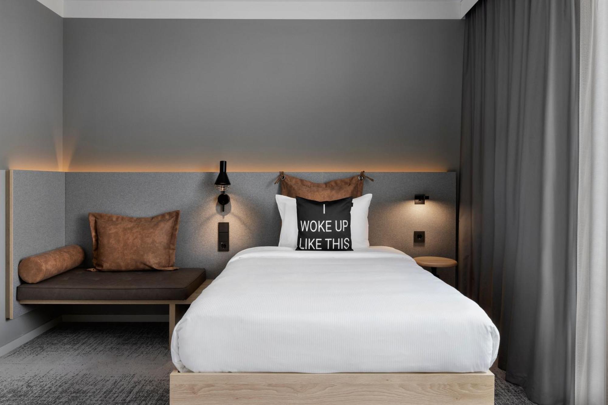 Moxy Vienna City East Экстерьер фото