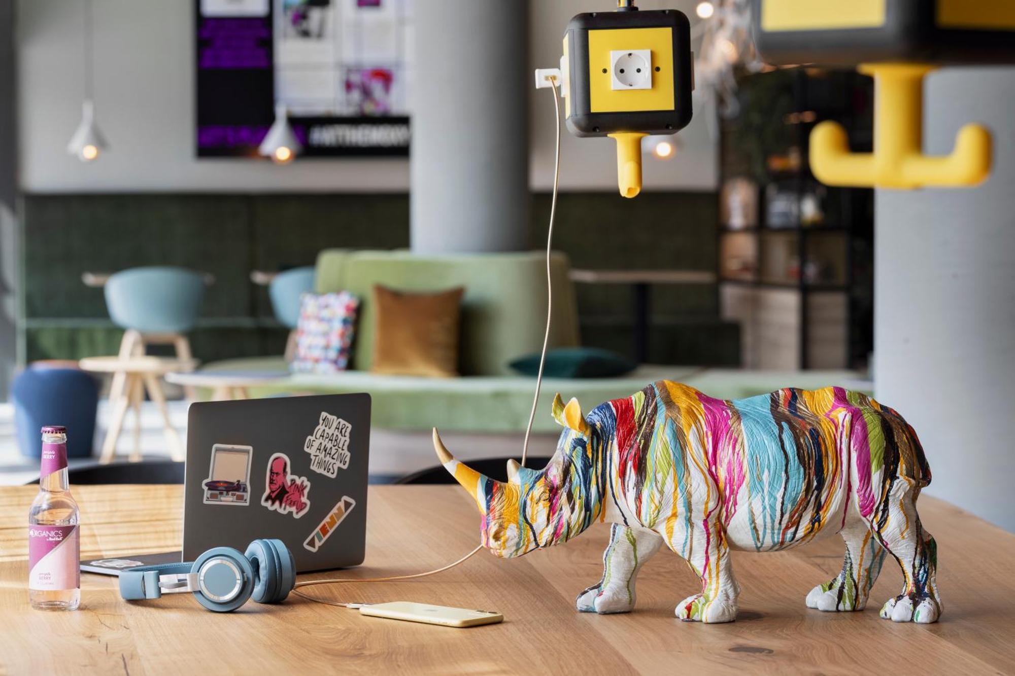 Moxy Vienna City East Экстерьер фото