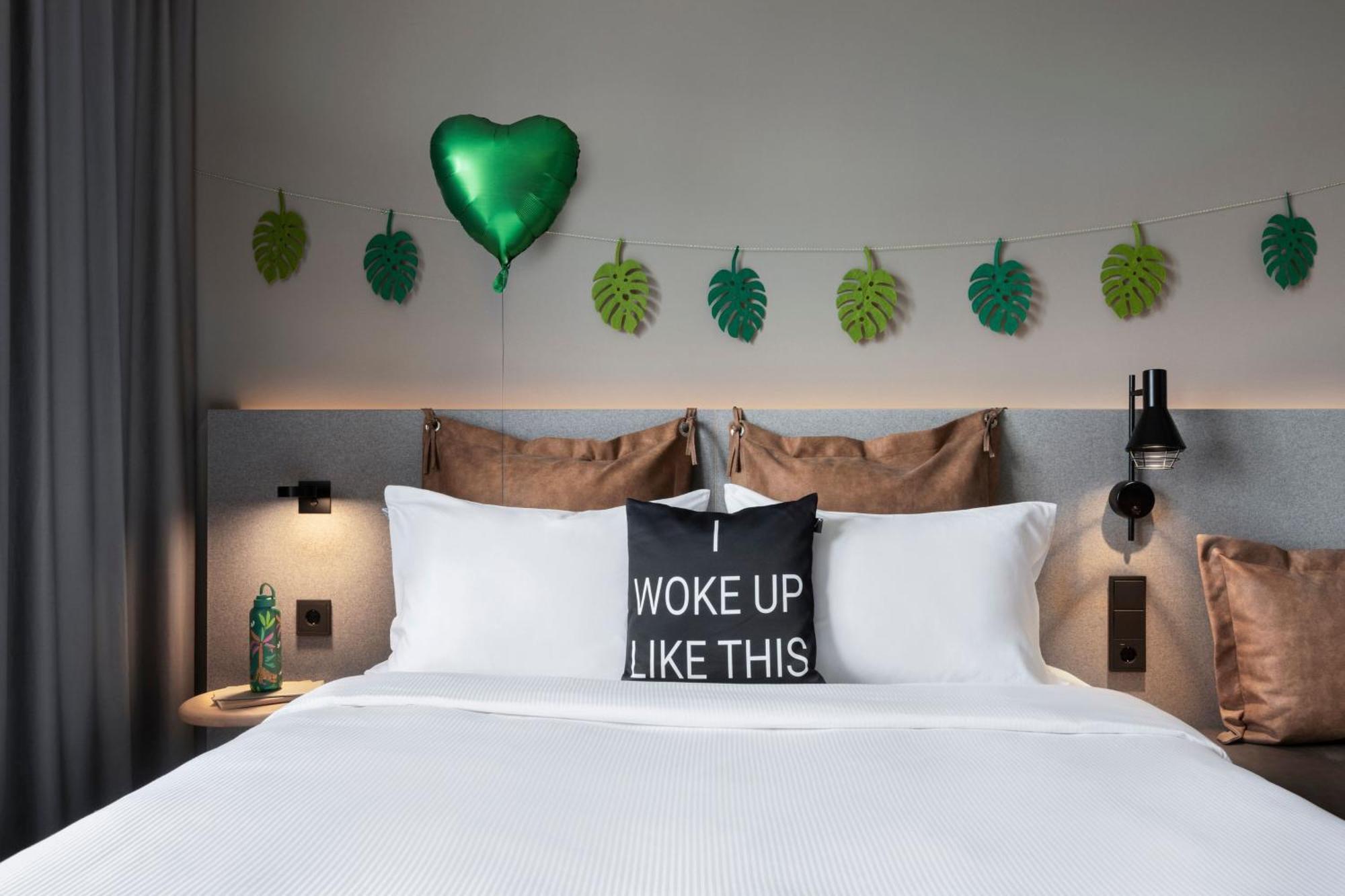 Moxy Vienna City East Экстерьер фото