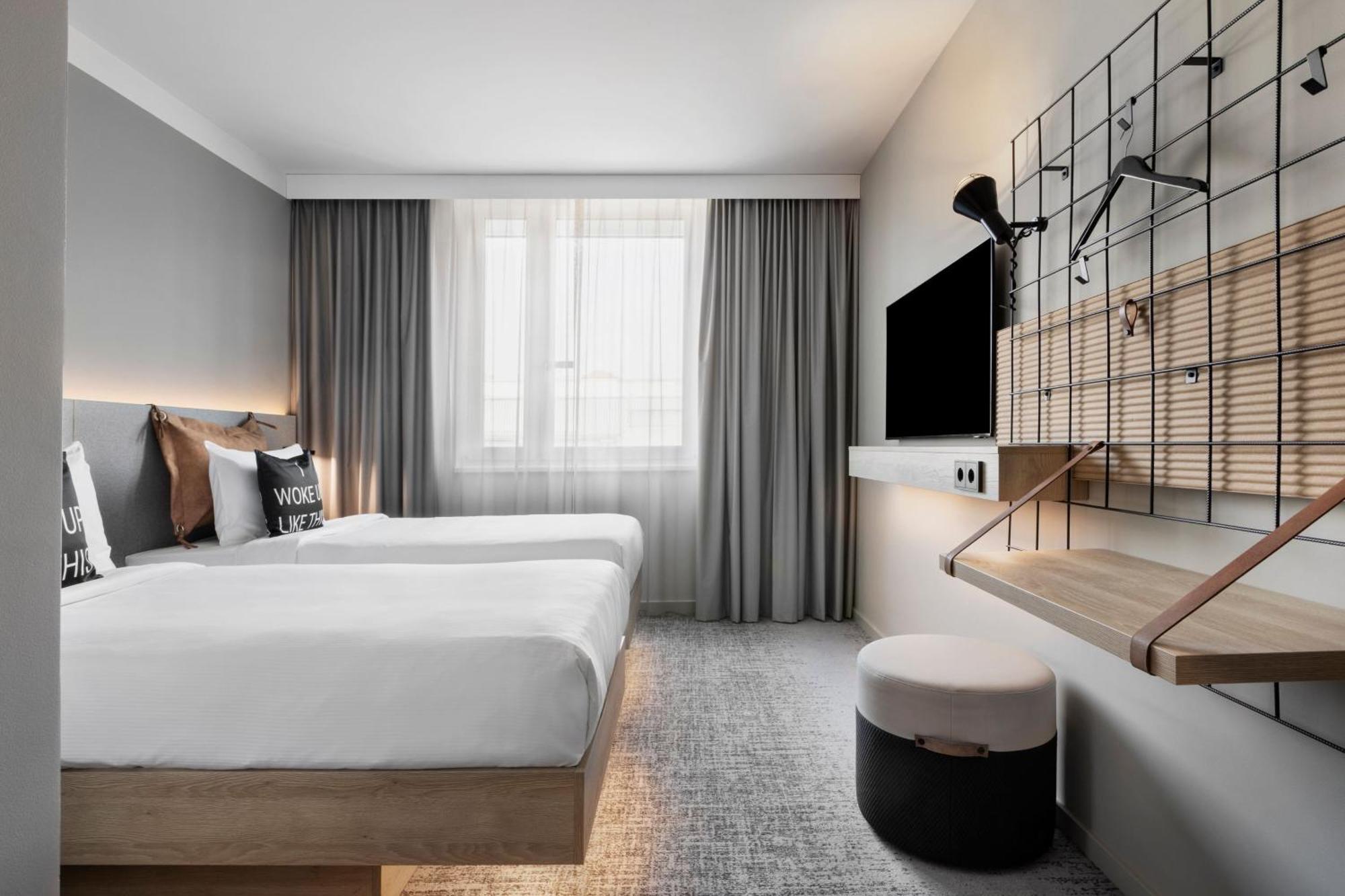 Moxy Vienna City East Экстерьер фото