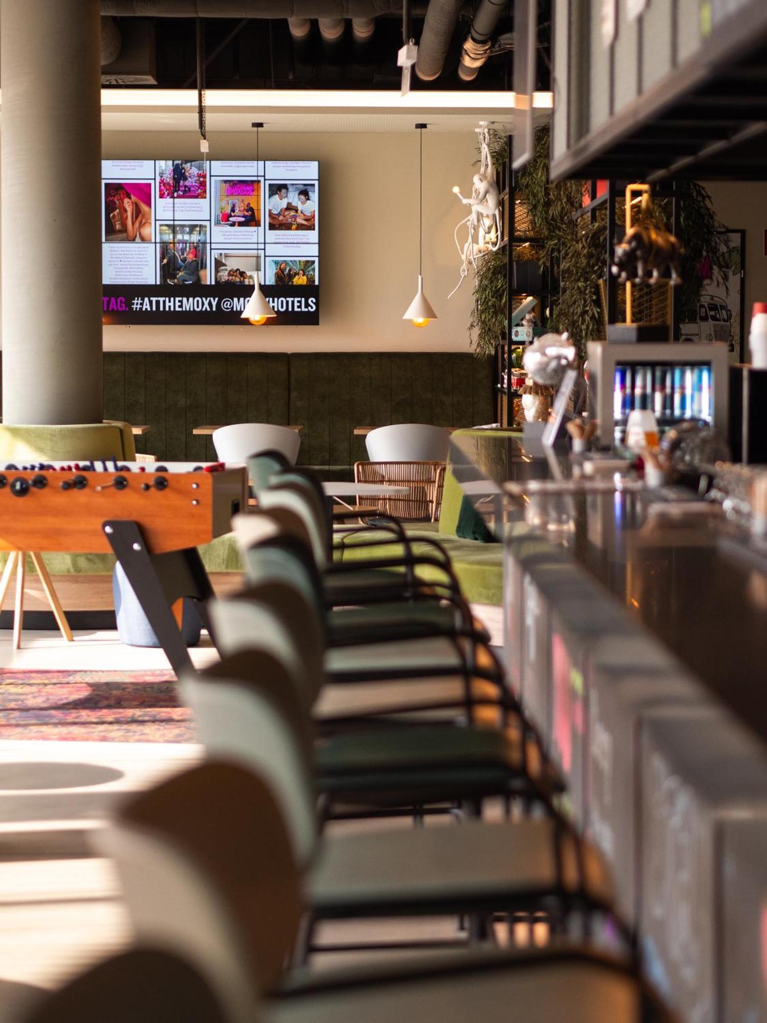 Moxy Vienna City East Экстерьер фото
