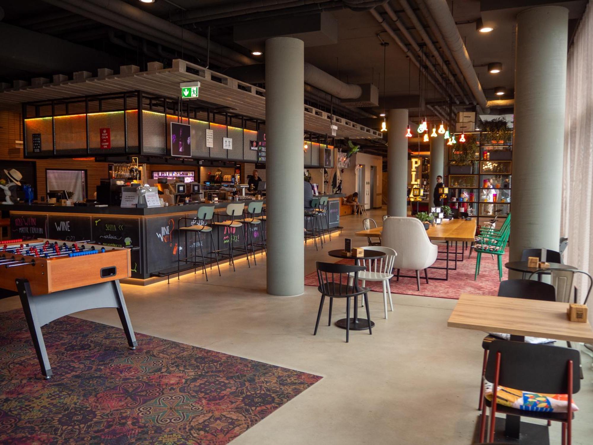 Moxy Vienna City East Экстерьер фото