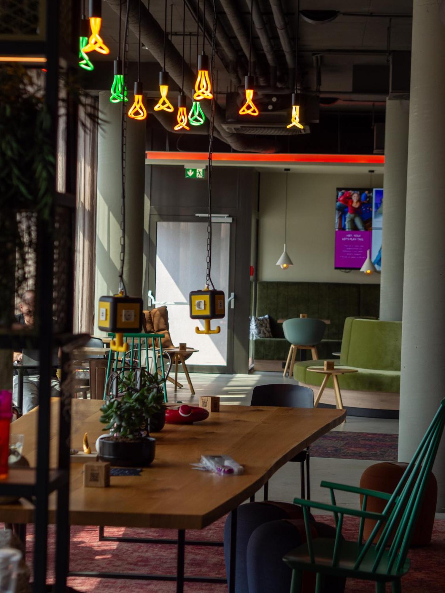 Moxy Vienna City East Экстерьер фото